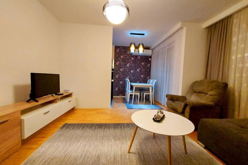Apartment 13C Приштина Екстер'єр фото