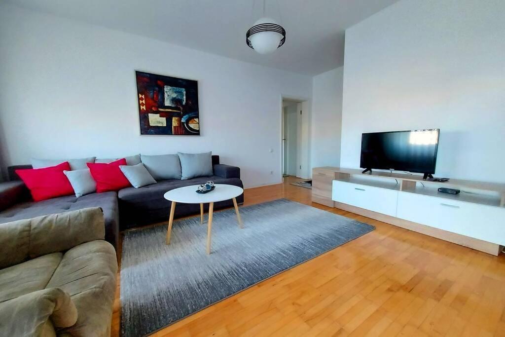 Apartment 13C Приштина Екстер'єр фото
